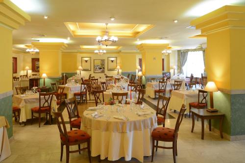 Restaurante, Central Hotel in Centru