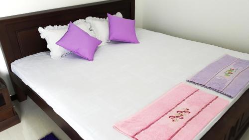 Deluxe Double Room with Balcony image 7
