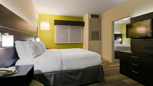 Holiday Inn Express Hotel & Suites Everett, an IHG Hotel