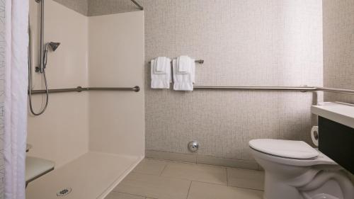Double Room - Mobility Access with Roll-in Shower