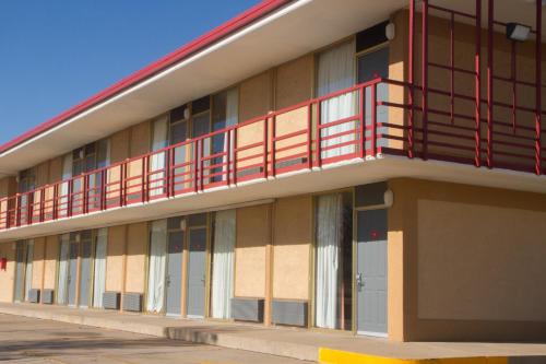 Executive Inn Ponca City - image 3