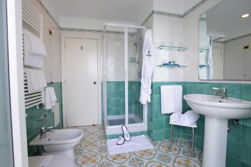 Lloyd's Baia Hotel - image 14