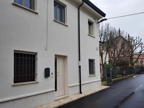 Ieeja, Foresteria Borgo Delle Grazie in Curtatone