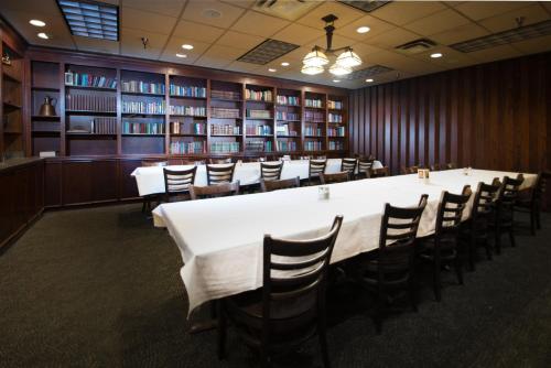Crossroads Hotel and Huron Event Center - image 32