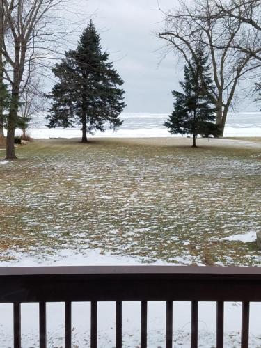 Cozy cottage on Lake Winnebago - image 4