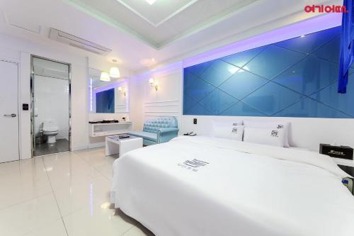 

Dome Hotel