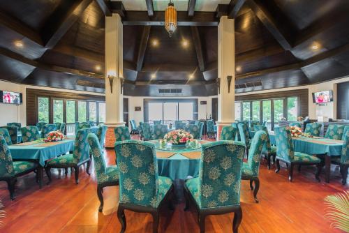 Restaurant, Gassan Khuntan Golf & Resort in Mae Tha