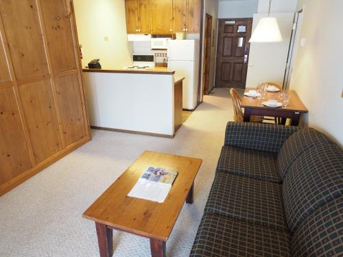 Apex Mountain Inn Suite 103-104 Condo