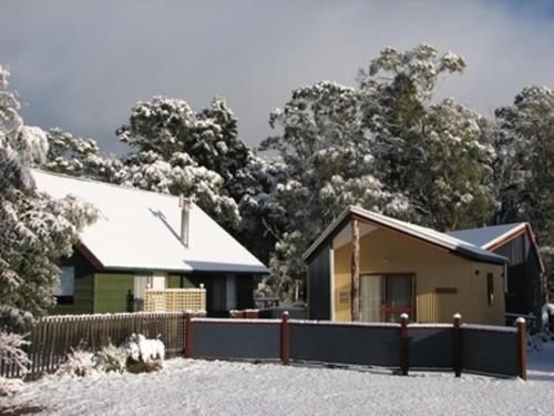 Derwent Bridge Chalets & Studios Over view