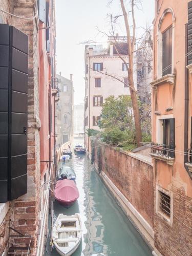 San Polo Canal View Apartments by Wonderful Italy - Venice