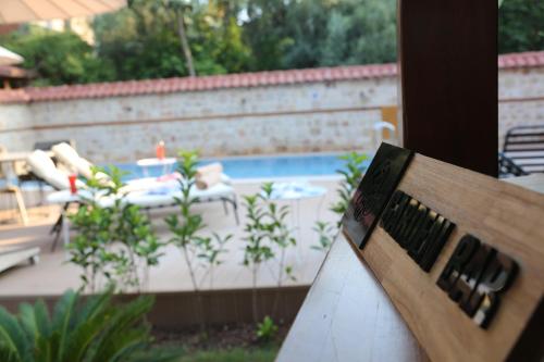 Char Me Hotel - image 4