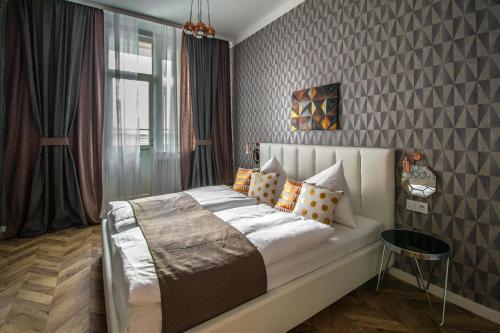 City Center Apartments near Synagogue