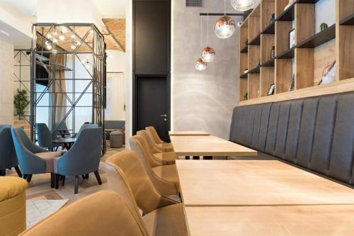 Capital Hotel Garni - image 8
