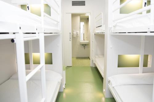 Sant Jordi Hostels Sagrada Familia - image 11