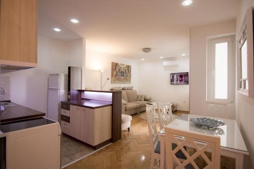 Apartments near St. Sava Temple - image 12