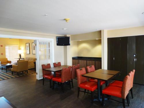 Bar/lounge, Extended Stay America Select Suites - Orlando - Lake Mary - 1040 Greenwood Blvd in Lake Mary