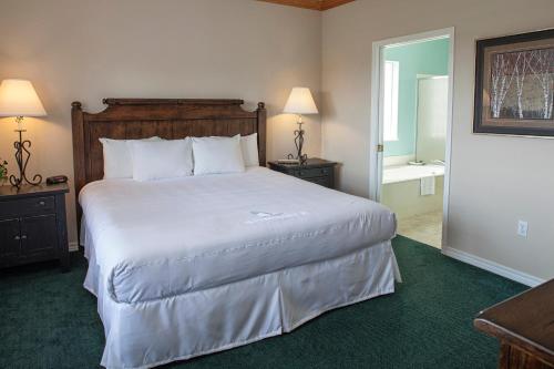 122640140 Palace View Resort by Spinnaker