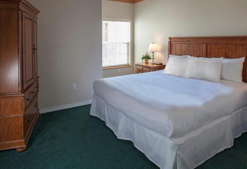 122640152 Palace View Resort by Spinnaker