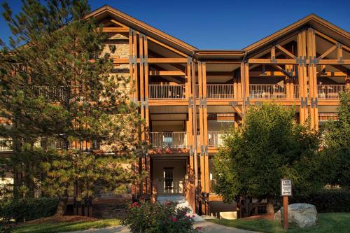 122641796 Palace View Resort by Spinnaker