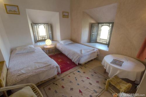 2 twin beds