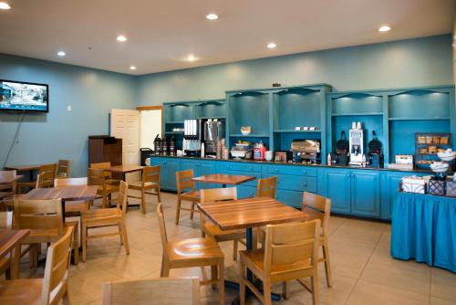 Country Inn & Suites by Radisson, Effingham, IL