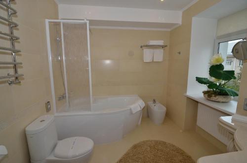 Hotel Ukraine Rivne - image 5