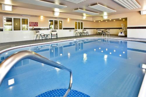 Country Inn & Suites by Radisson, Marion, OH