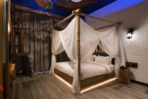 Vangohh Eminent Hotel & Spa Room Type - Summer Theme Room