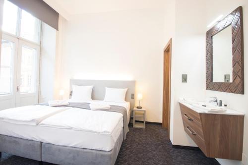 Quadruple Room with Balcony image 9