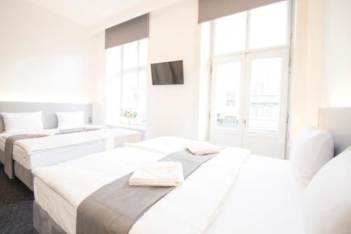 Quadruple Room with Balcony image 2
