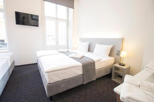 Quadruple Room with Balcony image 4