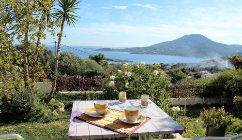  Apartment BLUE HORIZON with courtyard and BBQ. in Artemida
