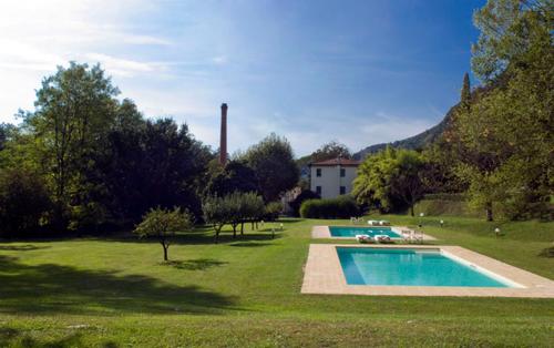 Villa La Bianca Set in a prime location of Camaiore, Villa La Bianca puts everything the city has to offer just outside your doorstep. Featuring a complete list of amenities, guests will find their stay at the proper