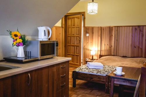 1 double bed, 2 twin beds