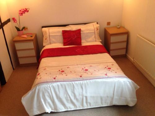 Yew Tree Cottage - image 2