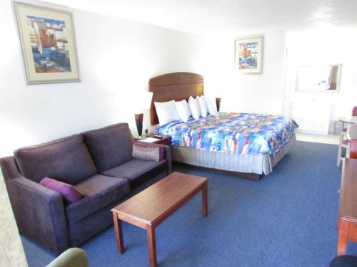 King Studio with Sofa Bed