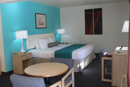 Howard Johnson by Wyndham Holbrook - image 8