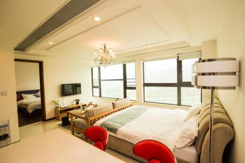 Zhuhai Vidicl Service Apartment Zhuhai Vidicl Service Apartment is a popular choice amongst travelers in Zhuhai, whether exploring or just passing through. The property offers a wide range of amenities and perks to ensure you have a