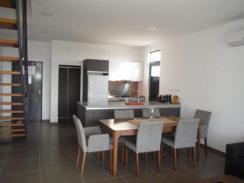 Koplietošanas atpūtas telpa ar TV, Condomínio Veloso (Condominio Veloso) in Fernao Veloso