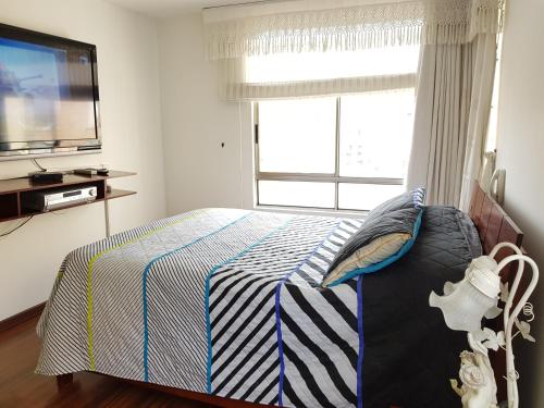 Apartamento Amoblado, Amplio, Ciudad Salitre Bogotá Colombia photo 4