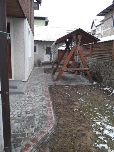 Inngang, Sadyba Ellada in Jaremtsje