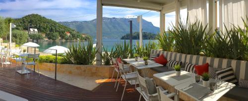 Tara's Lodge Hotel - image 7