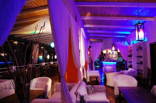 ห้องอาหาร, Rok Plaza in เกียเดอิโซรา