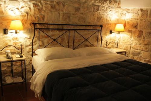 1 queen bed, 1 twin bed
