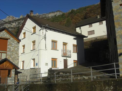  Vivienda Lanzón, Pension in Salinas de Bielsa