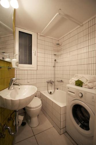 Luxury flat in Kolonaki, 3’ Metro, Atény (fotografie 10)