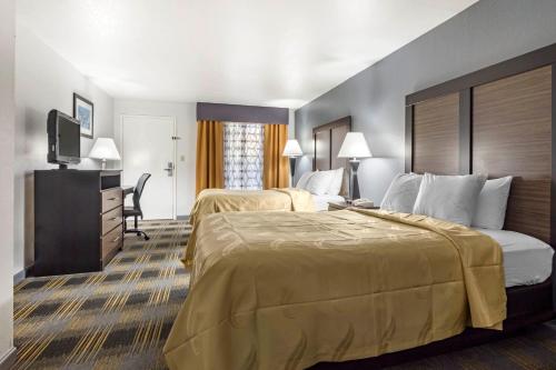 Queen Room with Two Queen Beds - Non-Smoking