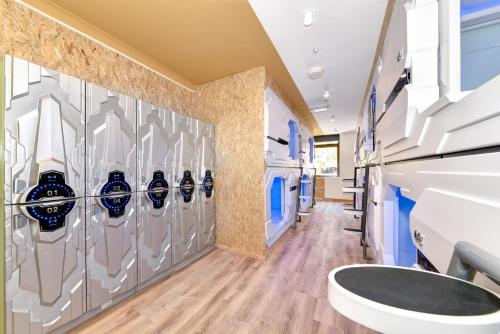 Space Q Capsule Hotel - image 9