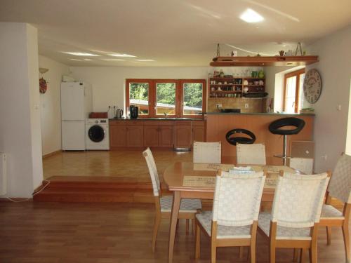 ห้องครัว, Villa Cechy in สตารีสโมโคแวค