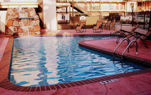 泳池, Whispering Palms Inn in 德爾里奧